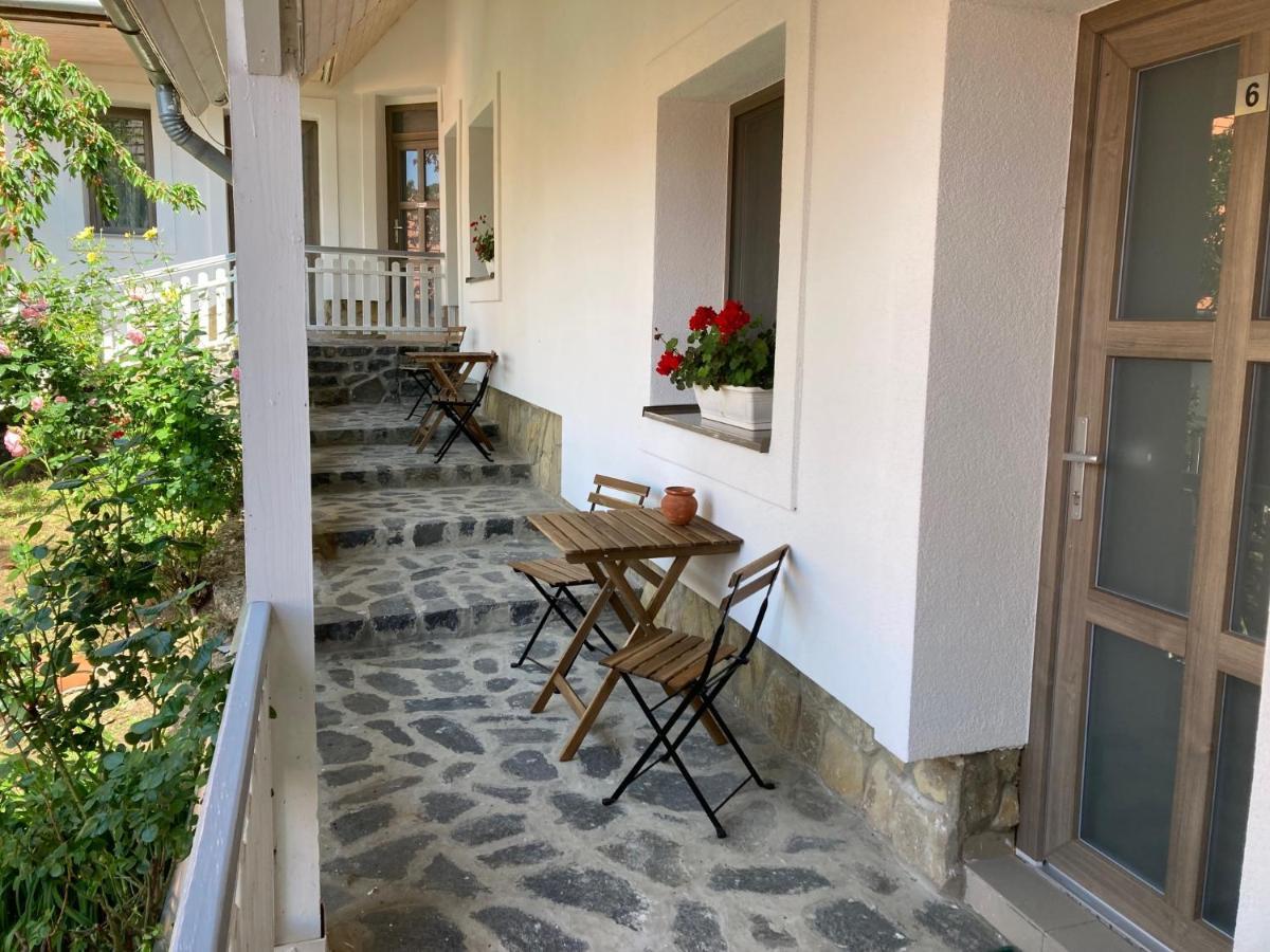 Bed and Breakfast Fogado A Ket Toelgyfahoz Sümeg Exterior foto
